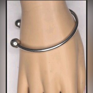 SALE TODAY Tiffany  Sterling Silver Moments Open Bangle Charm Bracelet 25 G 8"